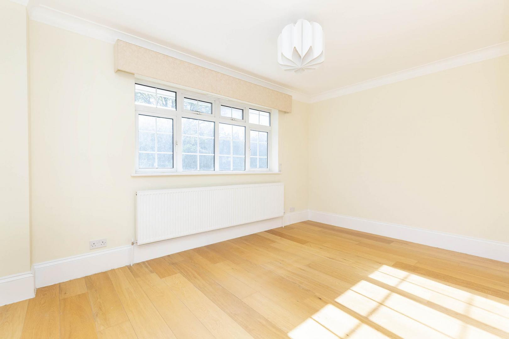 Stunning House Highfield Avenue, Wembley